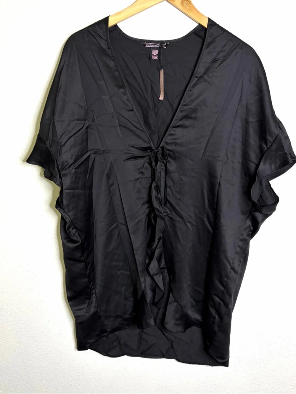 New Victoria's Secret Black Satin Kimono Robe short sleeve Love one size